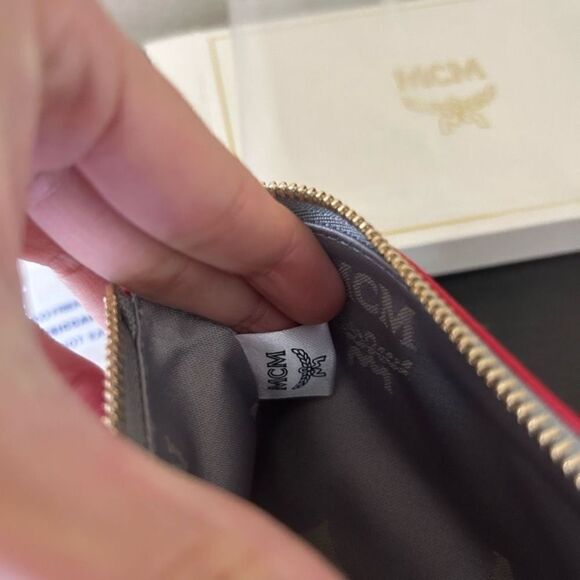 MCM key holder red and silver New in the box - Picture 7 of 12